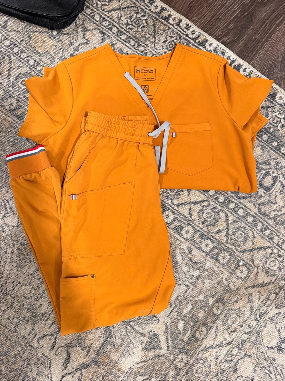 Mediclo Scrub Set in SUNFLOWER